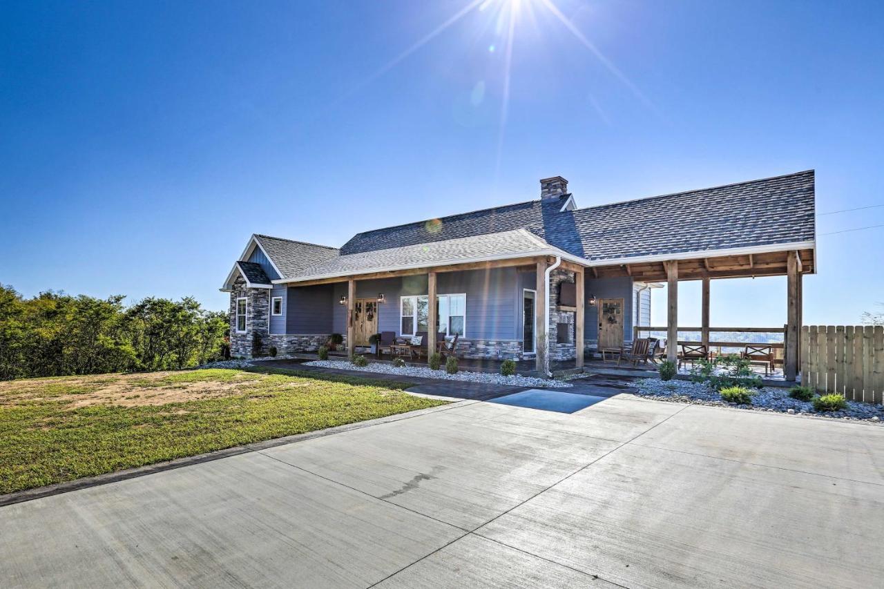 Chic Williamstown Retreat With Pool And Hot Tub! Villa Kültér fotó