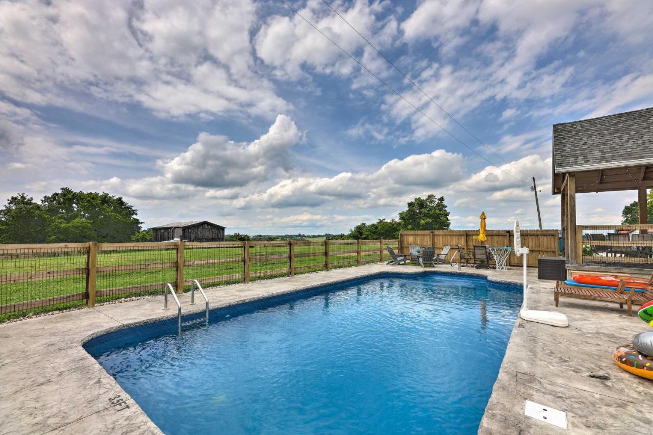 Chic Williamstown Retreat With Pool And Hot Tub! Villa Kültér fotó