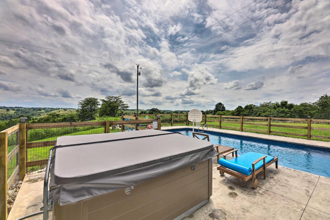 Chic Williamstown Retreat With Pool And Hot Tub! Villa Kültér fotó
