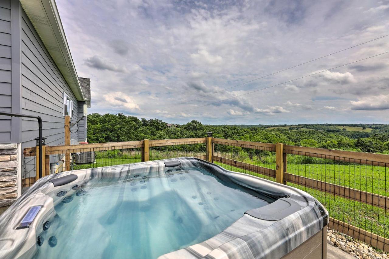 Chic Williamstown Retreat With Pool And Hot Tub! Villa Kültér fotó